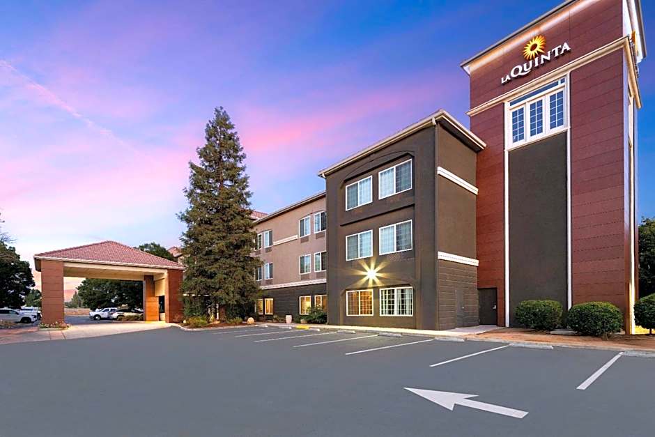 La Quinta Inn & Suites by Wyndham Bakersfield North