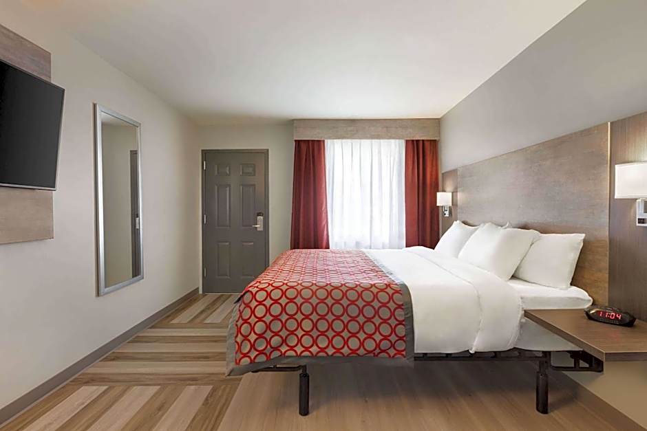 Days Inn & Suites by Wyndham Bowling Green