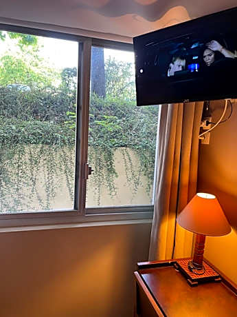 Budget Studio with Kitchenette - Garden Level