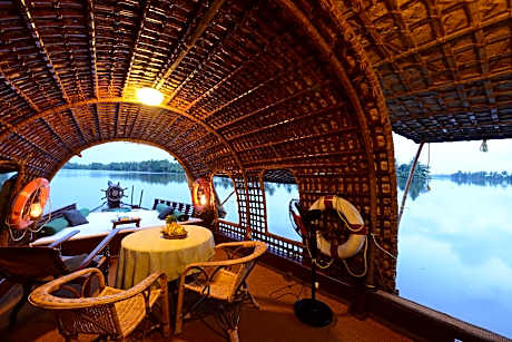 Spice Coast Cruises - Houseboat, A CGH Earth Experience