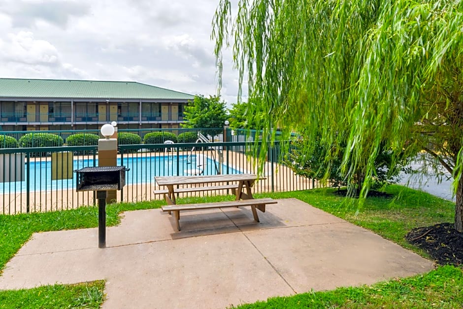 Americas Best Value Inn-Goodlettsville/N. Nashville