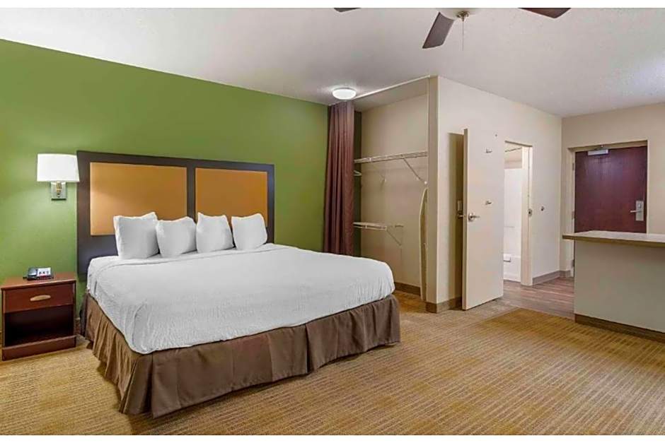 Studio 6 Corporate Extended Stay Chicago Lisle IL