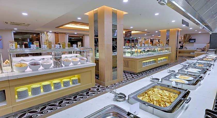 Ramada Hotel & Suites by Wyndham Kusadasi