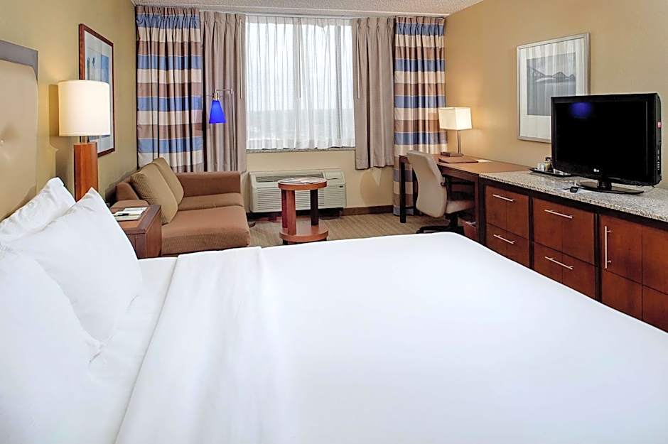 DoubleTree By Hilton Saint Louis Westport