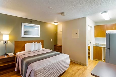 Studio Queen Room Disability Access Non-Smoking