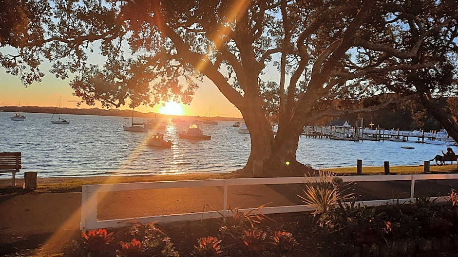 Hananui Lodge and Apartments