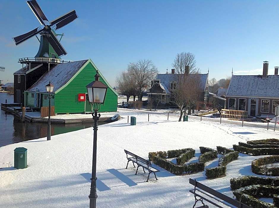 Stay overnight at Windmill Village Zaanse Schans - Amsterdam