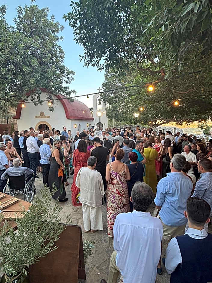 Arolithos Traditional Village Hotel