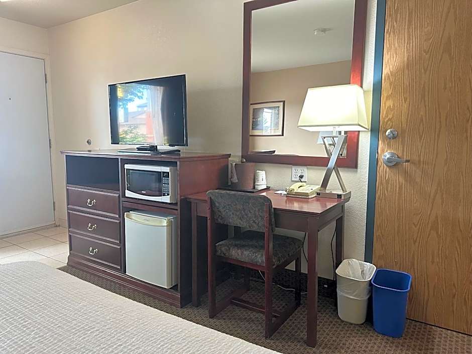 Super 8 by Wyndham High River AB