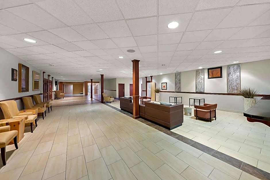 Clarion Inn & Suites and Convention Center