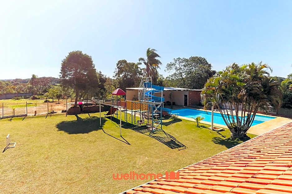 Casa em Cotia com piscina e área de lazer infantil