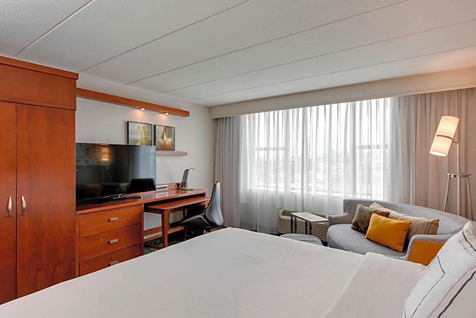 Courtyard by Marriott Boston Logan Airport