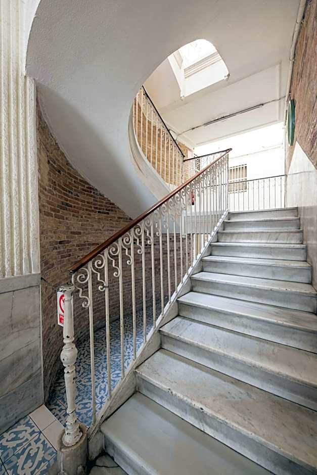 No Limit Hostel Graffiti