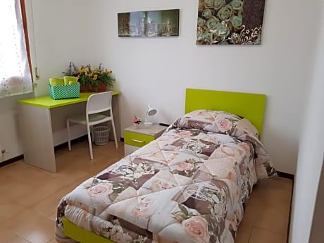 Single Room with Private External Bathroom