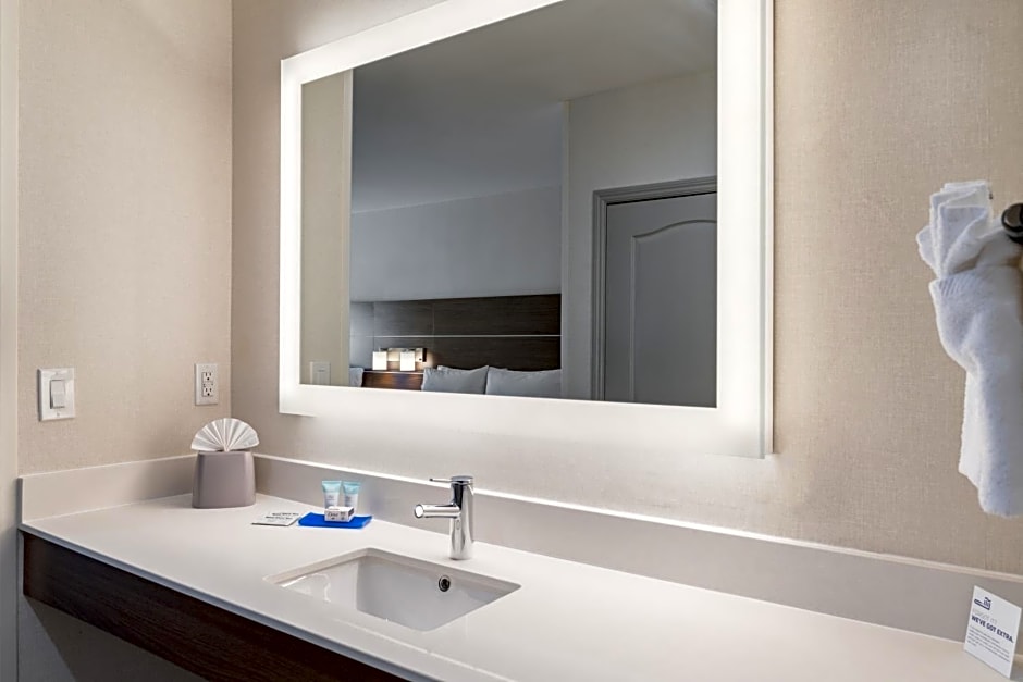 Holiday Inn Express & Suites Mountain View Silicon Valley By IHG