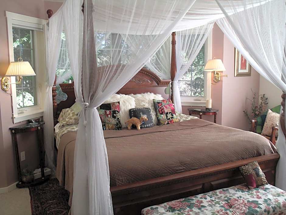 Photo 1 of 5 of 1 King Bed, Jetted Tub