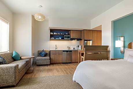 Studio, 1 King Bed (Mobility/Hearing Accessible, Tub) (1 King Bed)