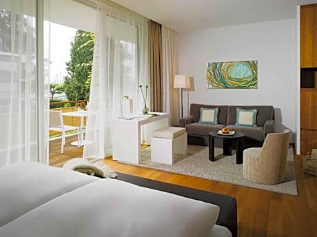 Superior Room with Partial lake view