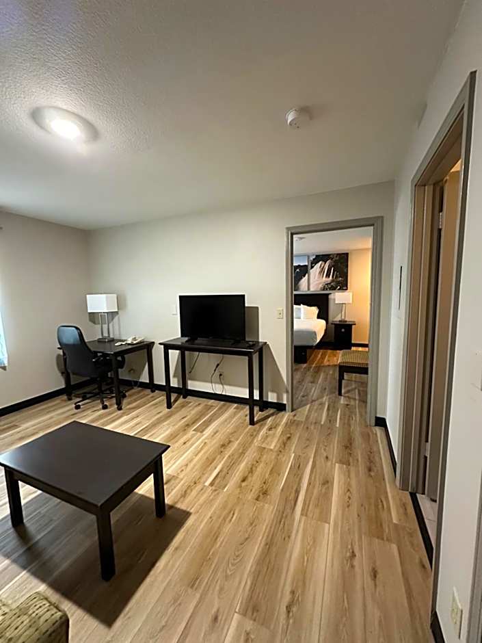 Days Inn and Suites by Wyndham Sikeston