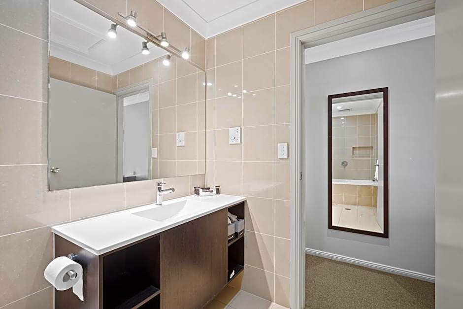 Carlyle Suites & Apartments