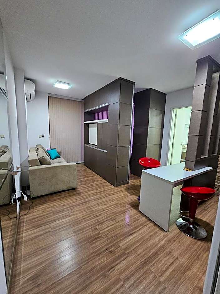 Apto em frente ao shopping com piscina aquecida