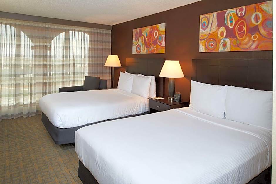 DoubleTree By Hilton Hotel Dallas Market Center