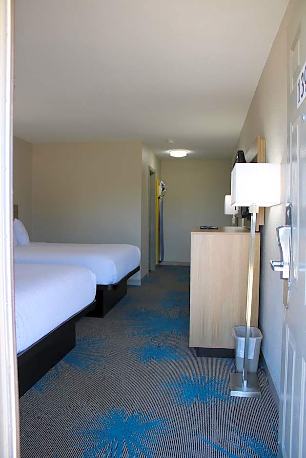Days Inn by Wyndham Waco University Area