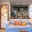 Frida's Artsy Condo with own mural, outdoor tub & rooftop pool