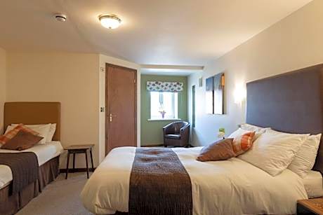 Twin Room with Shower