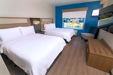 Standard Room with Two Queen Beds