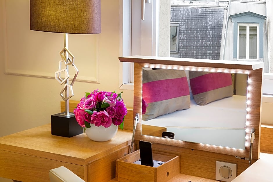 Hotel Galileo Champs Elysees