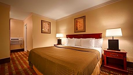 King Room with Balcony - Non-Smoking