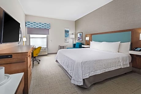 1 King Mobility/hearing Acc Ri Shower Nosmok Vis Firealrm/door/phn Alrt/hdtv Microwv/fridge/free Wi-