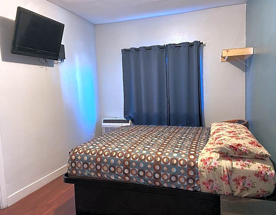 Unity Hotel - No Parking & Rooms Are Upstairs