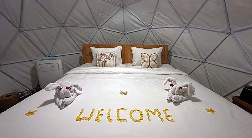 Glamping @ Pebbles & Fins