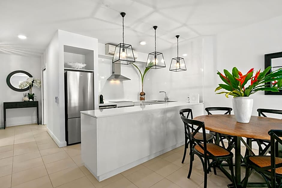 Elysium Private Apartments at Beach Club & Spa