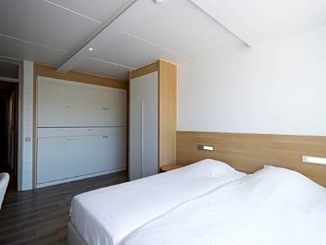 Apartment with Shower