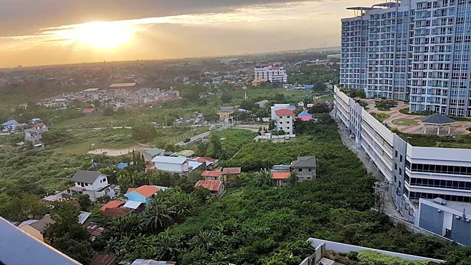 Mactan Newtown Condo with Garden and Ocean View 8NEWTOWN BLVD