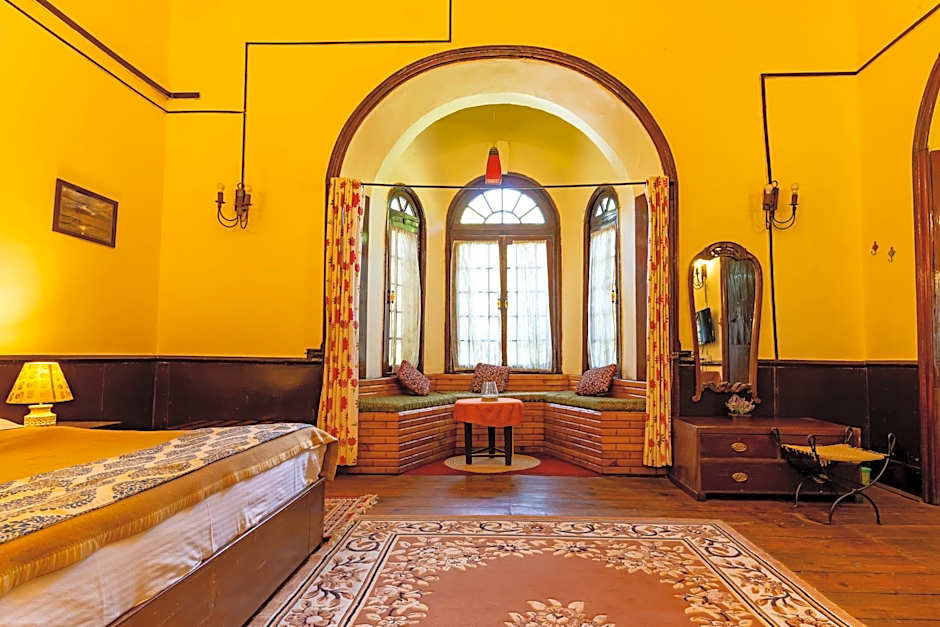 Chevron Rosemount Hotel