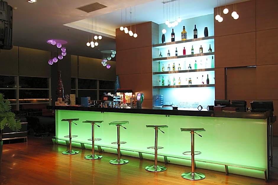 Java Paragon Hotel & Residences