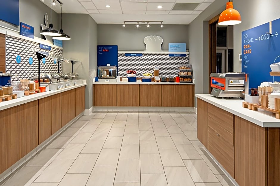 Holiday Inn Express & Suites - Palm Desert - Millennium By IHG