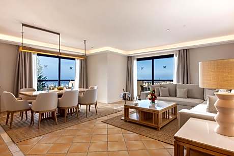 Royal Suite (4 Adults + 2 Children)