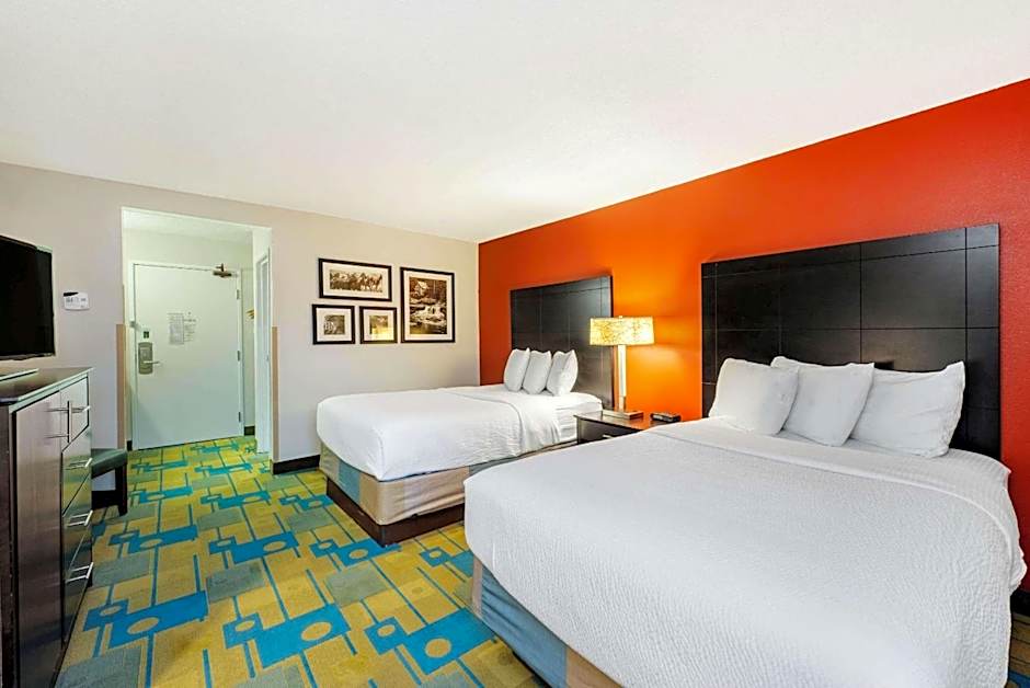 La Quinta Inn & Suites by Wyndham Mansfield, Oh