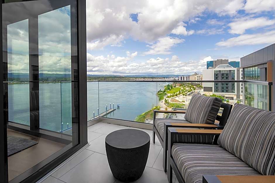 AC Hotel by Marriott Vancouver Waterfront