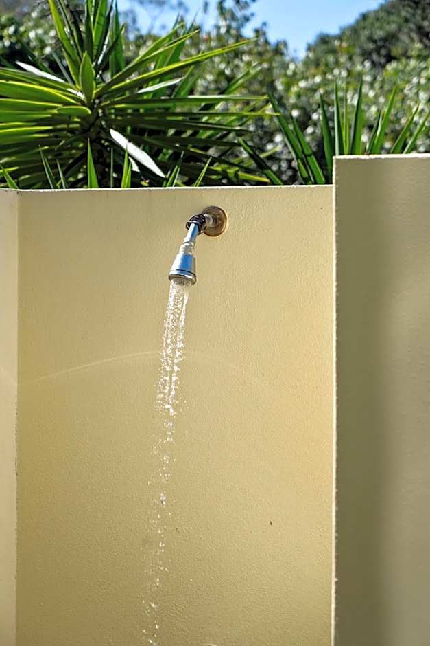 Absolute Beachfront Marcoola - Private Pool - Private Spa Bath - Games