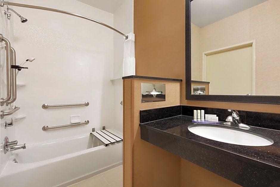 Fairfield Inn & Suites Omaha East/Council Bluffs, IA