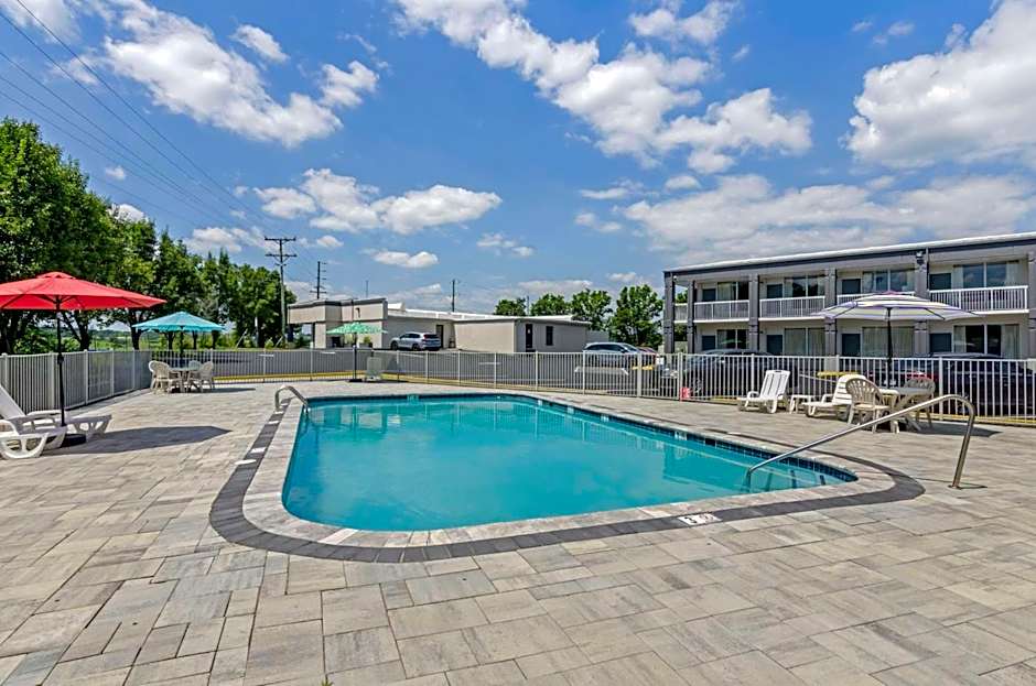 Suburban Studios Verona - Staunton North