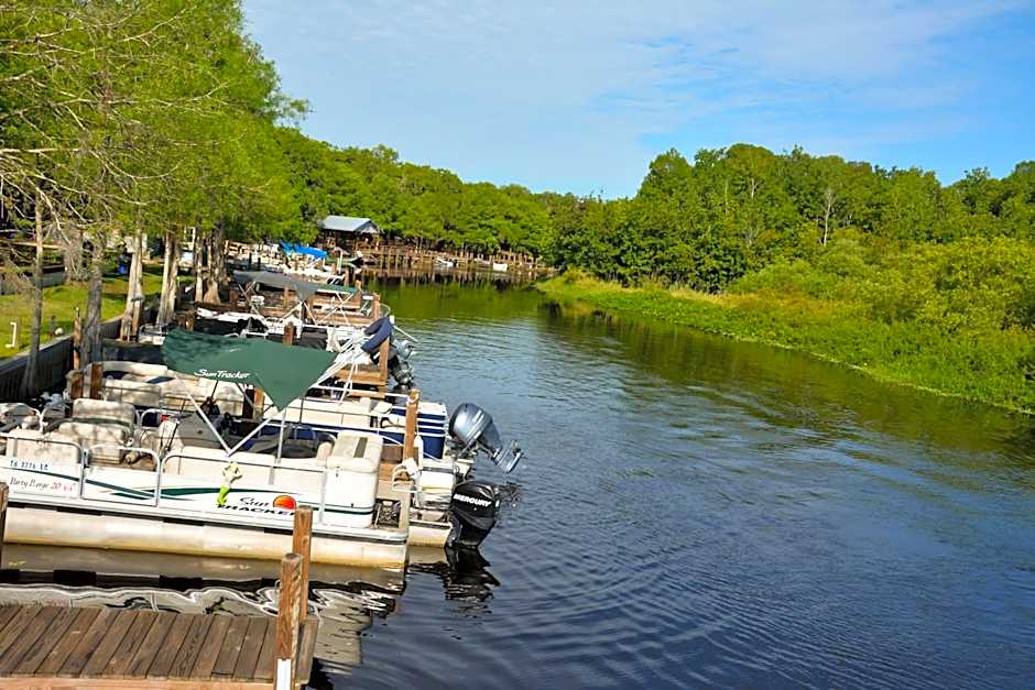 Camp Mack Lodge, Marina & RV Resort