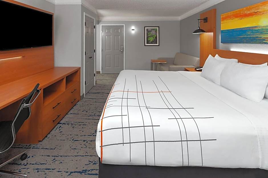 La Quinta Inn & Suites by Wyndham Champaign