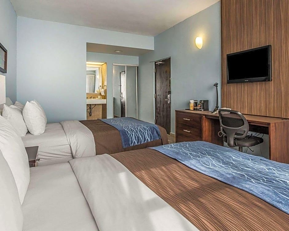 Comfort Inn & Suites Levittown